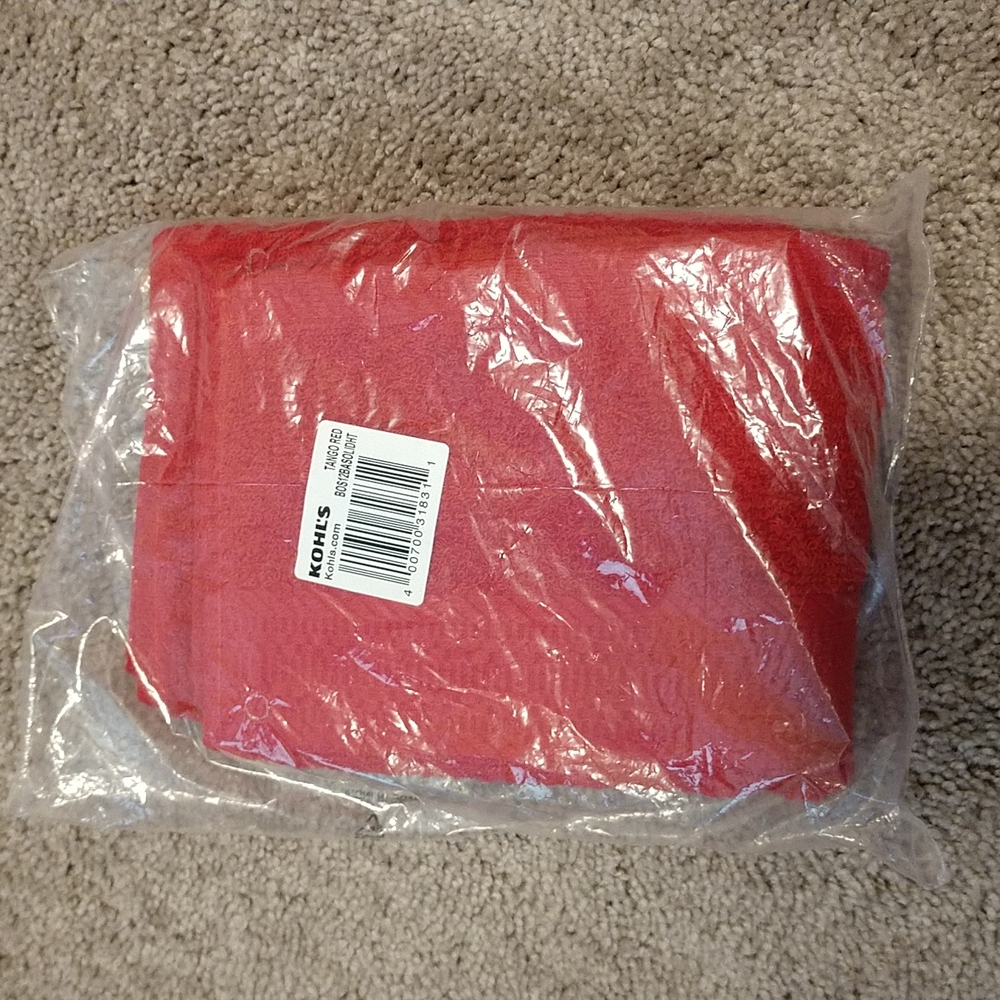 NEW Kohl's Tango Red Hand Towel NIP